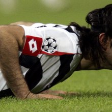 O Βιντσέντσο Ιακουΐντα σε αγώνα της Ουντινέζε με τη Μπαρτσελόνα στο Champions League