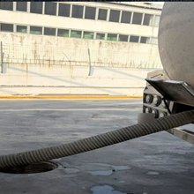 «Σαφάρι» ελέγχων για παράνομη απόρριψη αποβλήτων από βυτιοφόρα -Ερευνα της ΕΥΔΑΠ στον Κηφισό [βίντεο]