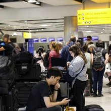 Μεγάλες καθυστερήσεις σε αεροδρόμια της Βρετανίας 