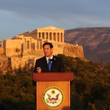 O Guardian αναλύει σημείο προς σημείο την ομιλία Ρούμπιο στην Πνύκα, από τη σκηνοθεσία ως τα μηνύματα -Η Ελλάδα σύμμαχος-πρότυπο των ΗΠΑ και ο λήθαργος της ΕΕ