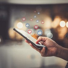 Όταν κατεβαίνει ο «όχλος» αυτός, το bullying συχνά σταματά. Είναι ένα παράδειγμα αυτού που οι μελετητές ονομάζουν «θεωρία της κοινωνικής μετάδοσης» / ISTOCK
