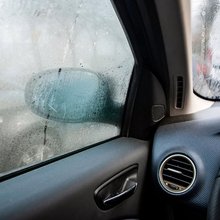Θολωμένα τζάμια στο αυτοκίνητο λόγω βροχής 