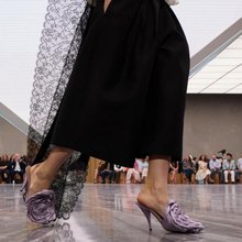 Τα τρία παπούτσια που θα φορέσετε Οκτώβριο και Νοέμβριο -Τέλεια για τη μεταβατική περίοδο