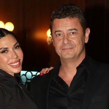 Η μητέρα του Αντώνη Σρόιτερ έστρωσε ένα μοναδικό τραπέζι -«Όταν η πεθερά μου έχει κέφια», έγραψε η Ιωάννα Μπούκη