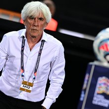 Ο Ιβάν Γιοβάνοβιτς με τη μπάλα του Nations League στην αναμέτρηση της Εθνικής Ελλάδος με την Ολλανδία στην Τούμπα