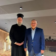 Ο Κώστας Καραμανλής με τον Μητροπολίτη Γαβριήλ