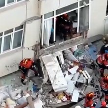 Συναγερμός στην Κωνσταντινούπολη: Κατέρρευσε τμήμα επταώροφου κτιρίου -Αγωνία για εγκλωβισμένους, δείτε βίντεο