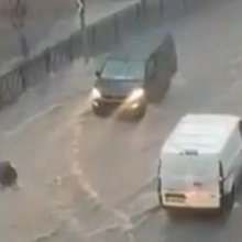 Γυναίκα παρασύρθηκε από τις πλημμύρες στην Κωνσταντινούπολη