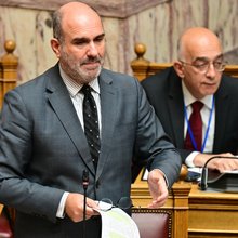 Ο Δημήτρης Μαρκόπουλος στη Βουλή