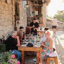 Γευστική δοκιμή στο Οινοποιείο Ντουράκη στην Κρήτη
