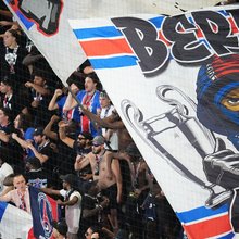 Οπαδοί της Παρί Σεν Ζερμέν σε αγώνα με την Άστον Βίλα