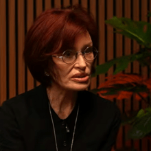 «Τι είναι αυτό που μου κάνατε; Ένεση; Δεν λειτούργησε, γ@@@το»: Η Σάρον Όσμπορν περιέγραψε αποτυχημένη αισθητική επέμβαση
