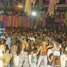 Manumission, το θρυλικό πάρτι που άλλαξε τη νυχτερινή ζωή του νησιού στη δεκαετία του '90 / MANUMISSION INSTAGRAM