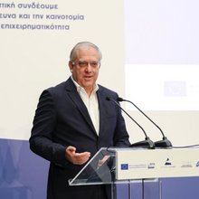 O Τάκης Θεοδωρικάκος