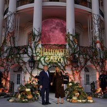 Ντόναλντ Τραμπ και Μελάνια γιόρτασαν το Halloween με παιδιά στον Λευκό Οίκο