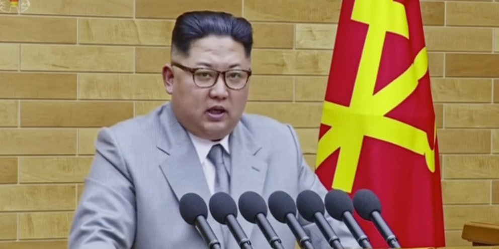 Κιμ Γιονγκ Ουν Πατα Το Κουμπι : Kim Giongk Oyn To Koympi Gia Ta Pyrhnika Einai Panta Panw Sto Grafeio Moy Kosmos Iefimerida Gr - Πότε ακριβώς ήταν παγκόσμια απειλή για άλλους λαούς οι κιμ αυτού του.