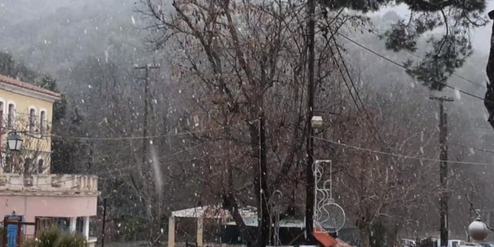 Sta Leyka Kai H Lesbos Pyknh Xionoptwsh Se Ola Ta Oreina Eikones Binteo Ellada Iefimerida Gr