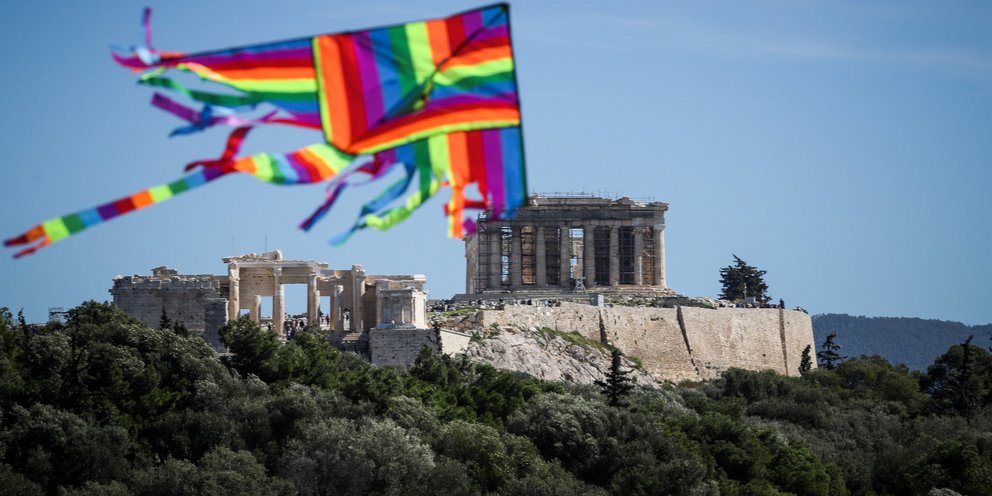 Καθαρά Δευτέρα: Πέταγμα χαρταετού μόνο στην γειτονιά -Τι ισχύει για σήμερα σε μετακινήσεις και SMS | ΕΛΛΑΔΑ