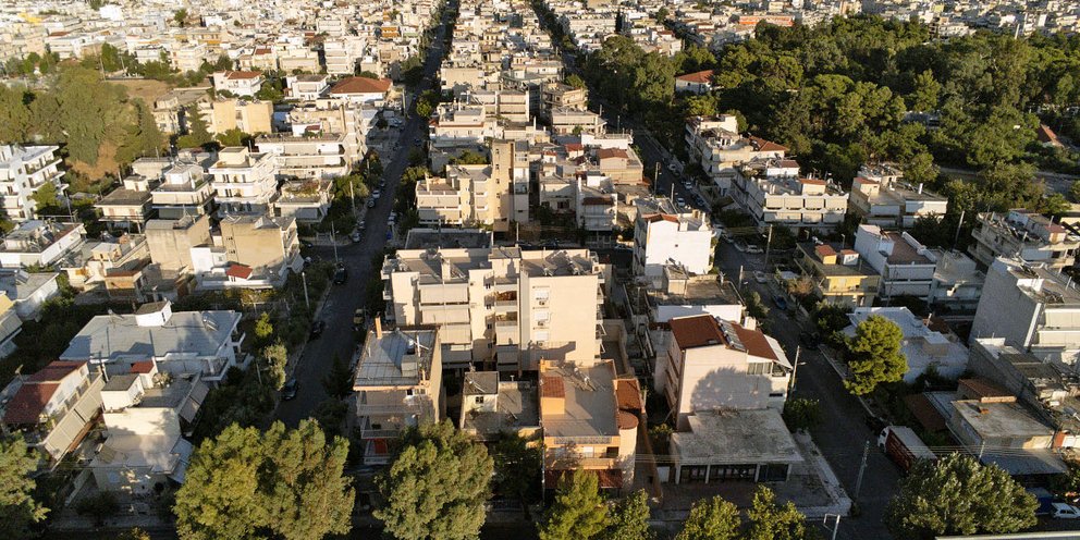 Οι Ελληνες πληρώνουν «χρυσάφι» σε φόρους για τα ακίνητα -Οι επιβαρύνσεις  [λίστα] | ΟΙΚΟΝΟΜΙΑ | iefimerida.gr