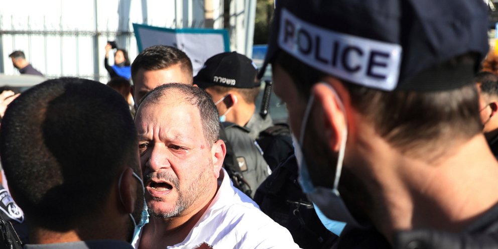 Ισραηλινός Βουλευτής καταγγέλλει ξυλοκόπημα από την αστυνομία: «Άρχισαν να με χτυπούν, μου έσπασαν τα γυαλιά…. έχουν τρελαθεί» | ΚΟΣΜΟΣ