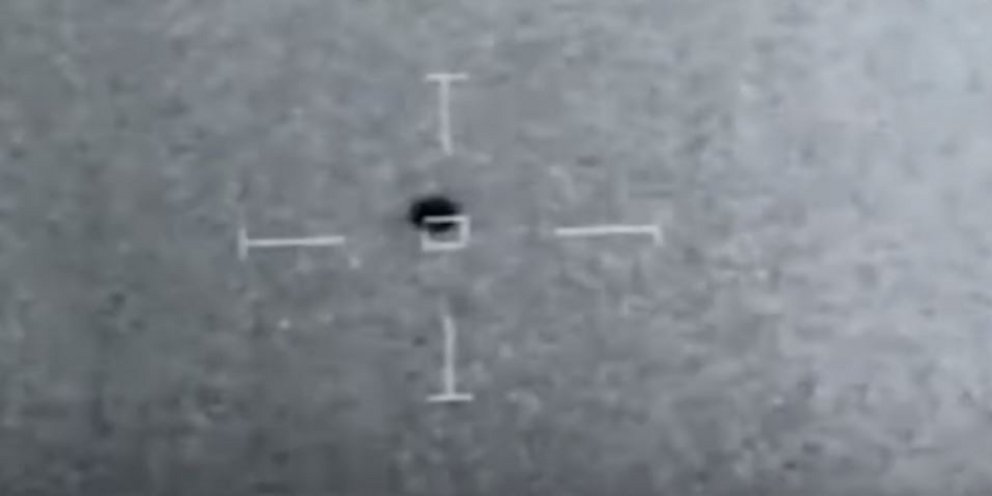 Το Πολεμικό Ναυτικό των ΗΠΑ δημοσιοποίησε βίντεο με UFO που βυθίζεται στη θάλασσα | ΚΟΣΜΟΣ