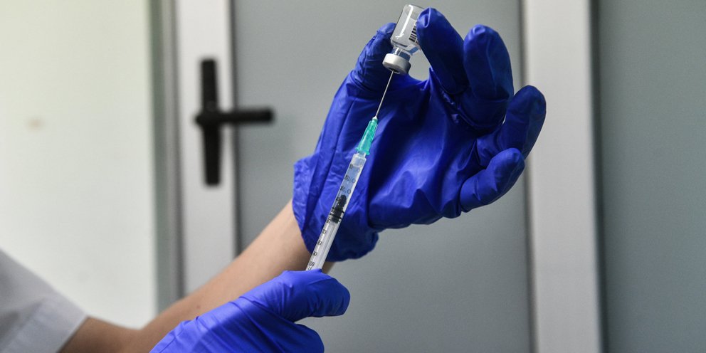 Καλάβρυτα: Δεν δείχνει να σχετίζεται με το εμβόλιο ο θάνατος της 56χρονης μετά τη χορήγηση της β’ δόσης | ΕΛΛΑΔΑ