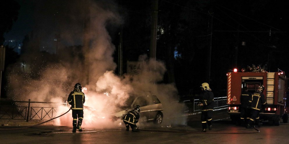 Φωτιά σε αυτοκίνητο στη Λεωφόρο Βουλιαγμένης | ΕΛΛΑΔΑ