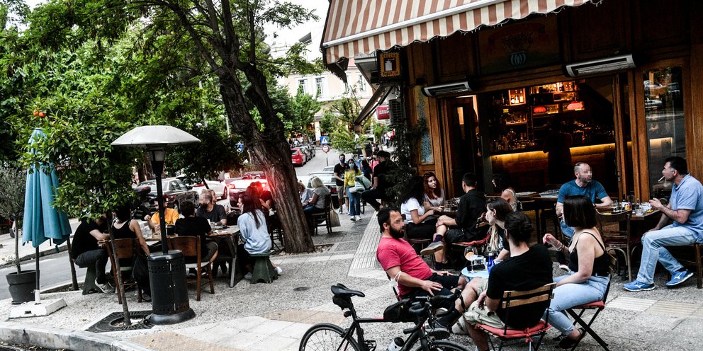 Συνεδριάζει η επιτροπή για νέα χαλάρωση μέτρων -Τι θα γίνει με μουσική και απαγόρευση κυκλοφορίας από 12:30 τη νύχτα | ΕΛΛΑΔΑ