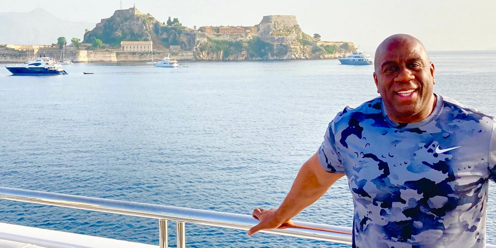 Ο Μάτζικ Τζόνσον κάνει διακοπές στην Ελλάδα -Ποζάρει με φόντο το Παλιό  Φρούριο της Κέρκυρας [εικόνες & βίντεο] | ΖΩΗ | iefimerida.gr