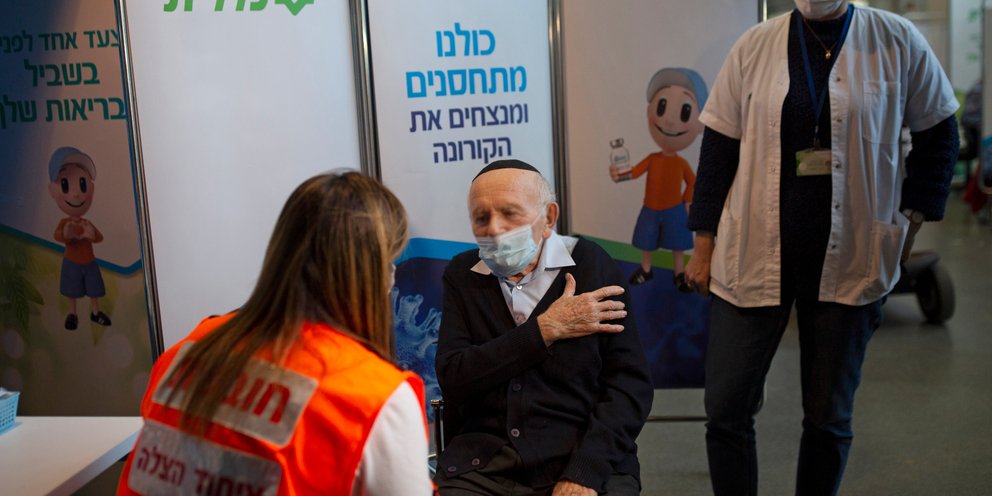 Ισραήλ: «Δεν συνιστάται σε αυτό το στάδιο να εμβολιαστούν» τρίτη φορά οι καρκινοπαθείς | ΚΟΣΜΟΣ