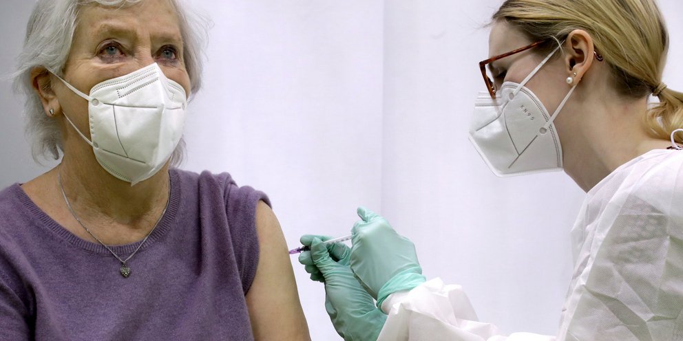 Ινστιτούτο «Ρόμπερτ Κοχ»: Μη ρεαλιστική η ανοσία της αγέλης έως το φθινόπωρο, αν δεν αυξηθούν οι εμβολιασμοί | ΚΟΣΜΟΣ