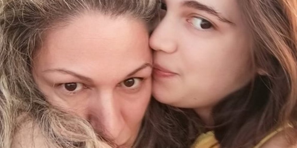 Χανιά: Μαμά και κόρη πέτυχαν μαζί στις Πανελλήνιες: «Μετά τη διπλοβάρδια δεν είναι εύκολο να διαβάσεις» | ΕΛΛΑΔΑ