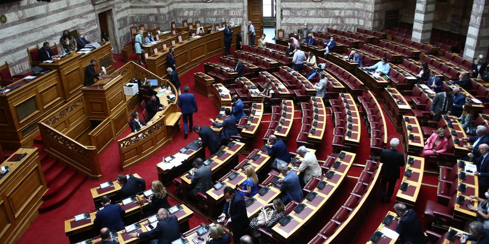 Βουλή: Κατά πλειοψηφία ψηφίσθηκε η τροπολογία για τους εμβολιασμούς -Τι προβλέπει | ΠΟΛΙΤΙΚΗ