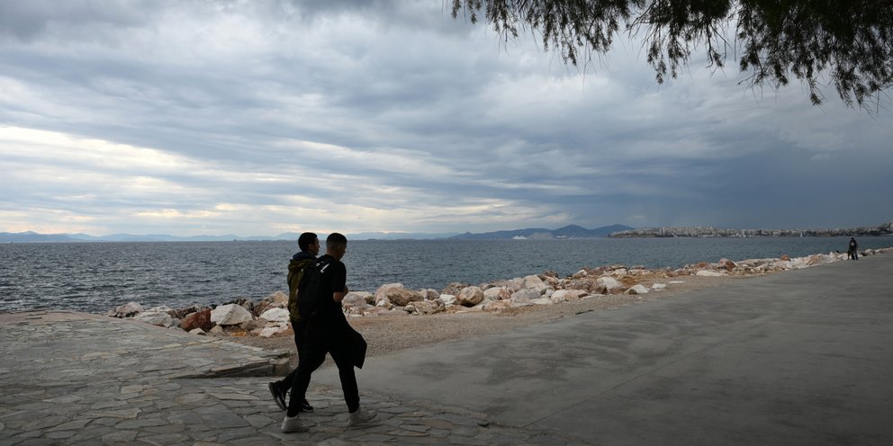 Καιρός: Συννεφιά και βροχές την Κυριακή, που περιμένουν καταιγίδες - iefimerida.gr