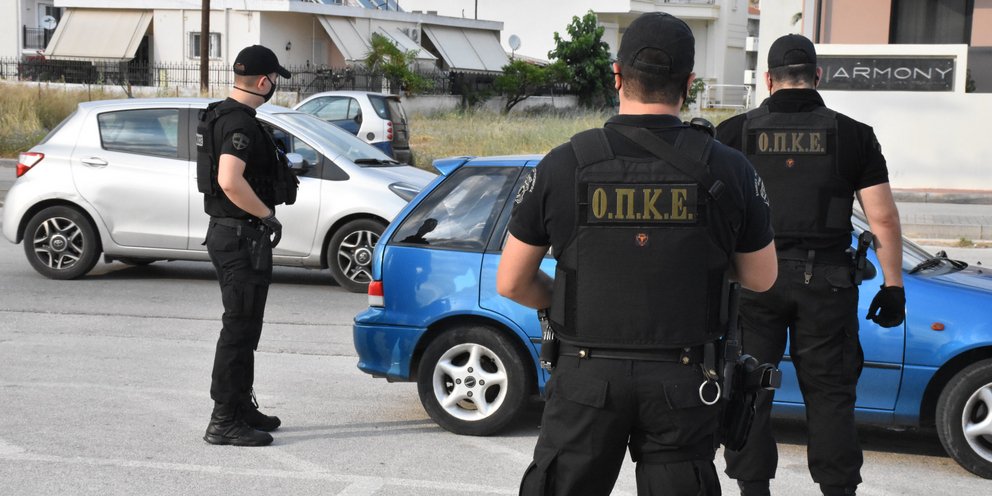 Ασπρόπυργος: Επίθεση σε αστυνομικούς με ξύλα και πέτρες σε καταυλισμό Ρομά, 4 τραυματίες - iefimerida.gr