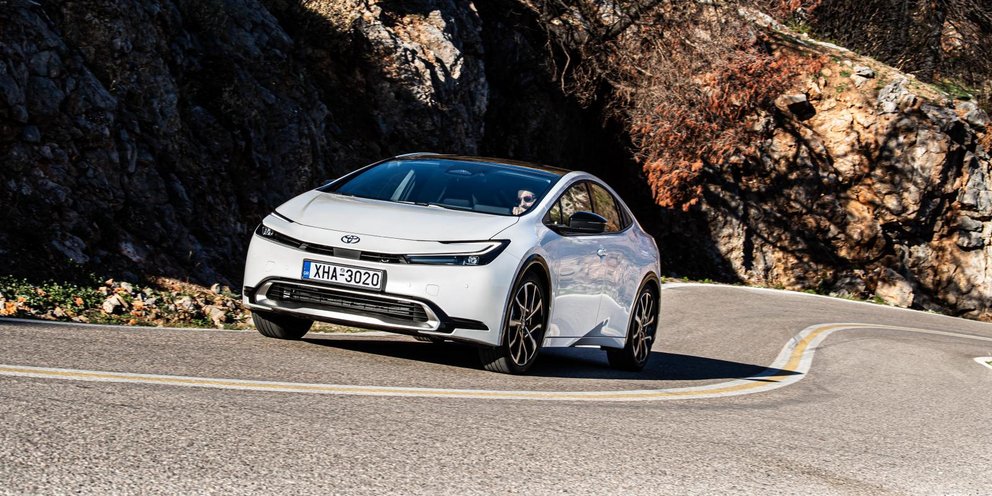 Δοκιμάζουμε το νέο Toyota Prius με τους 223 ίππους - iefimerida.gr