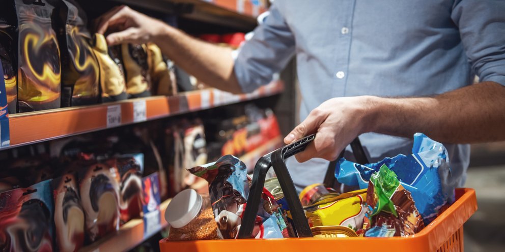 Στο σούπερ μάρκετ καλαθι προϊοντα 