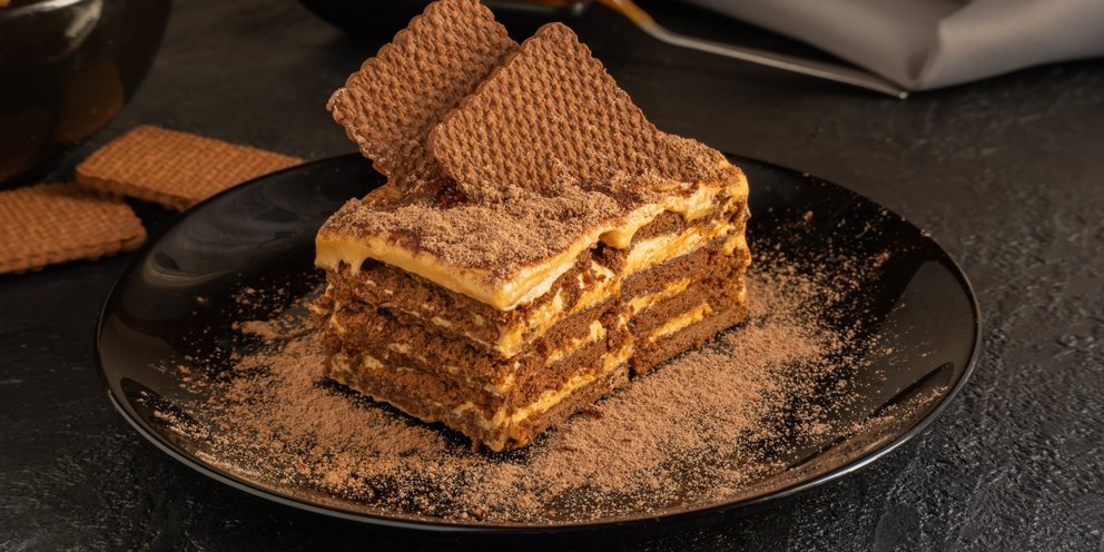 Σε 10 λεπτά το γλυκό με μπισκότα, dulce de leche και κρέμα είναι έτοιμο ...