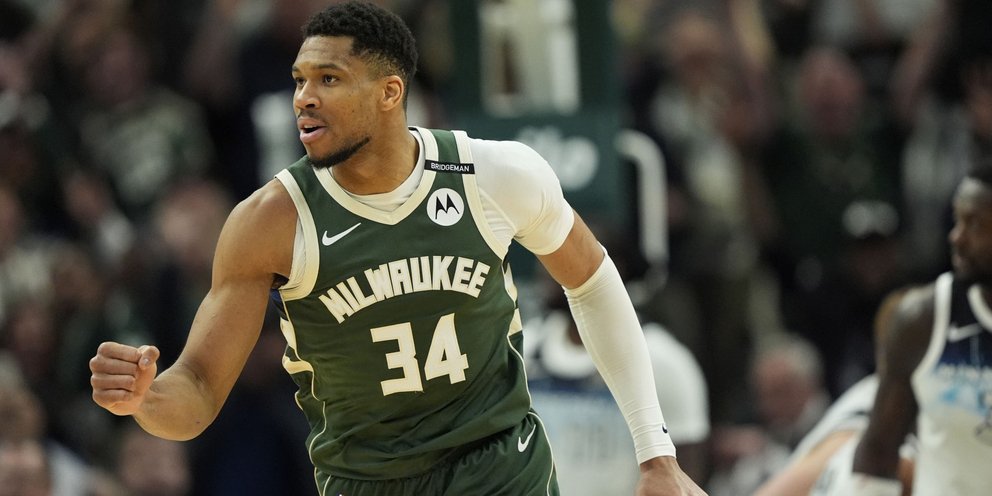  Γιάννης Αντετοκούνμπο 