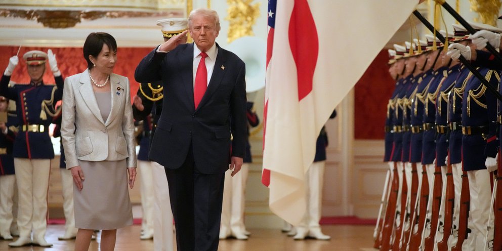 Ο Ντόναλντ Τραμπ με την πρωθυπουργό της Ιαπωνίας