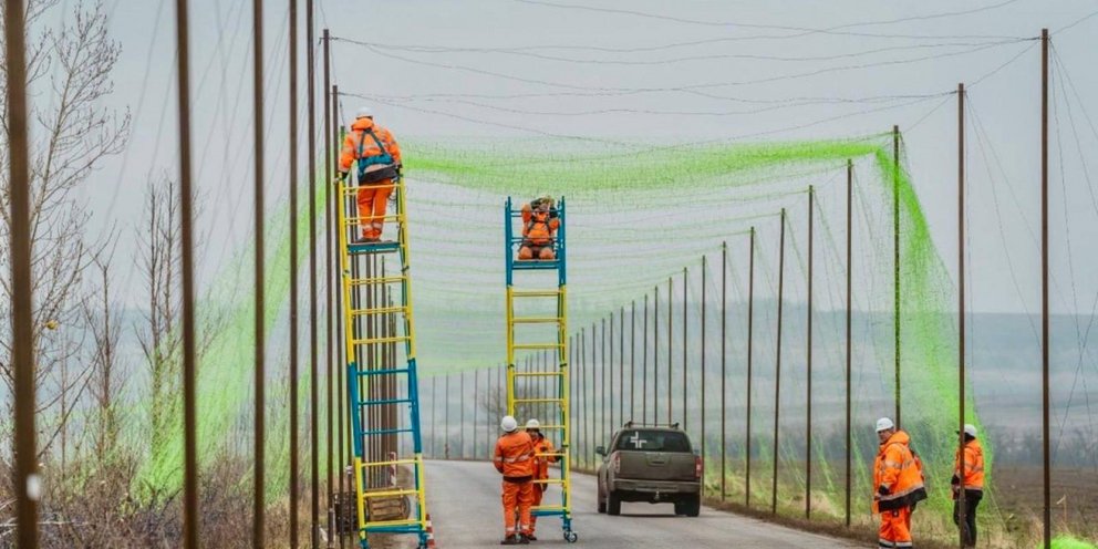 Ουκρανία: Απλώνουν δίχτυα πολλών χιλιομέτρων πάνω από τους δρόμους 