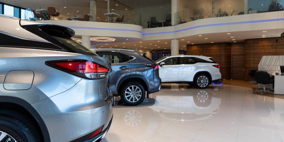 Έκθεση καινούργιων αυτοκινήτων 