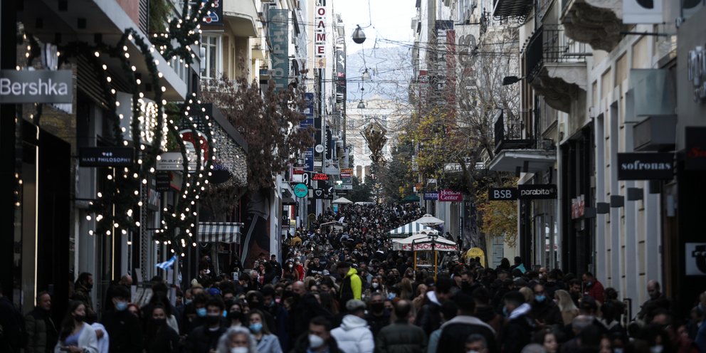 Χριστουγεννιάτικα ψώνια στην οδό Ερμού