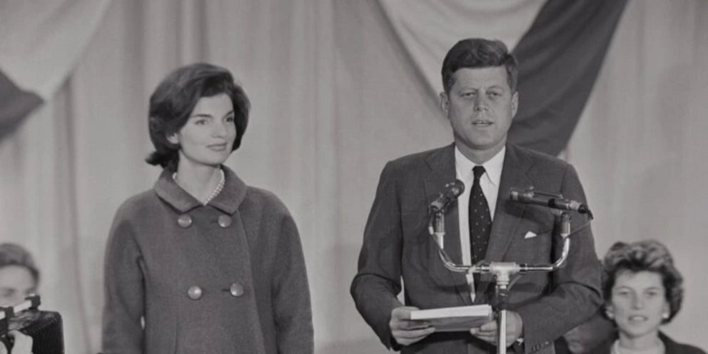 Το παλτό της Ζακλίν Κένεντι Ωνάση από τη βραδιά των εκλογών του 1960 