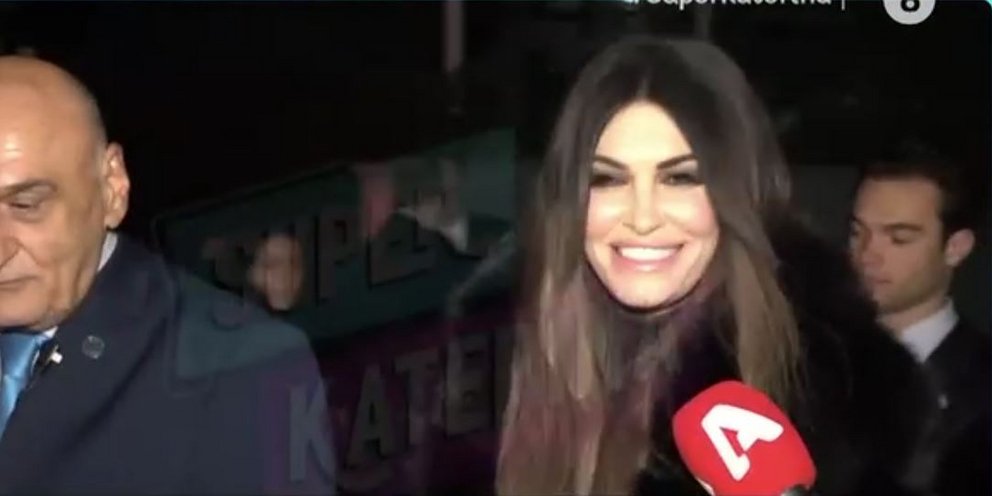 Η Κίμπερλι Γκιλφόιλ στη βραδινή της έξοδο στο εστιατόριο του Μουσείου της Ακρόπολης