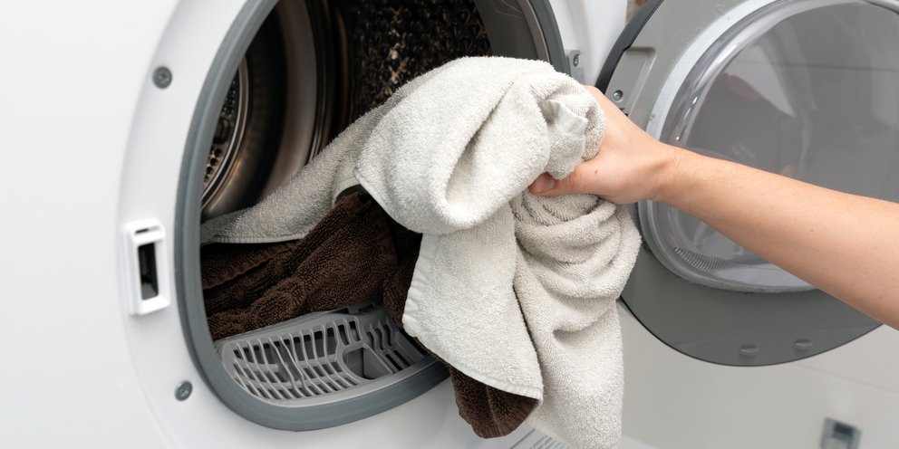 Πλύσιμο πετσετών στο πλυντήριο