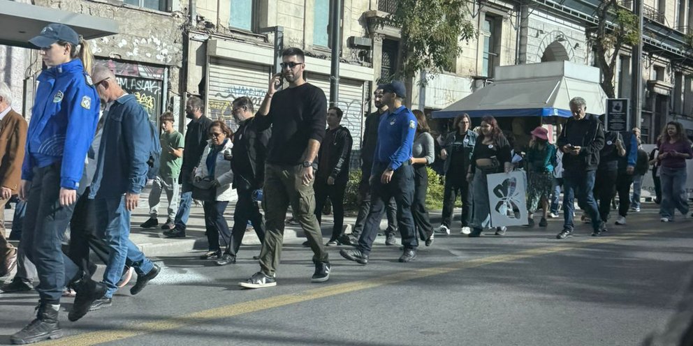 Πορεία σε μία λωρίδα