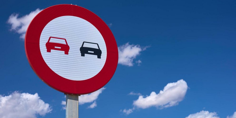 Πινακίδα για παράνομη προσπέραση