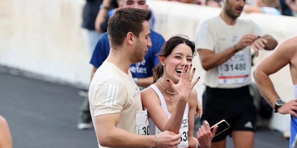 Πρόταση γάμου στον τερματισμό των 10 χλμ. στο Καλλιμάρμαρο