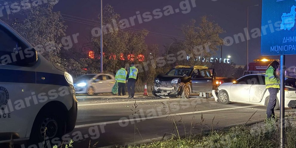 Τροχαίο στη Λάρισα με τέσσερις τραυματίες